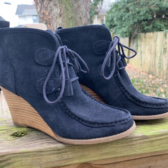 Lucky Brand Moccasin Style Wedge Bootie *Rare* Navy Blue Color - Picture 2 of 8